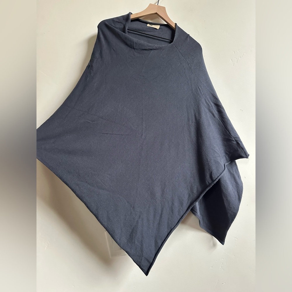 Very Cozy & Soft Dark Blue Poncho - Picture 4 of 5